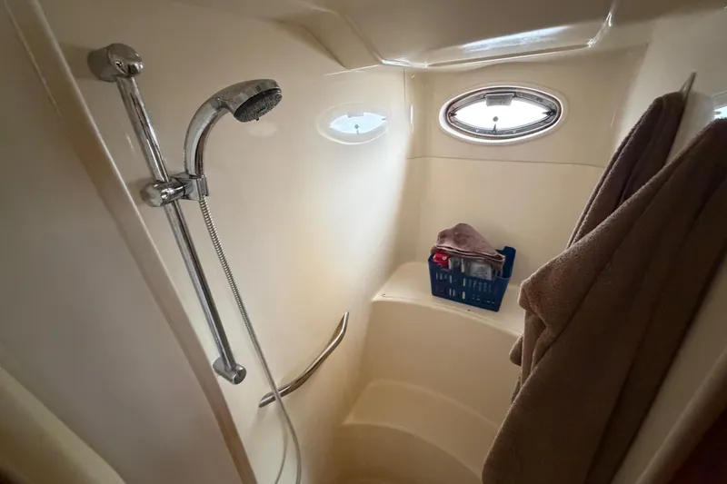 Slide: The Image of Shower area in 2002 Sea Ray 480 Motor Yacht with porthole and towels. - 22