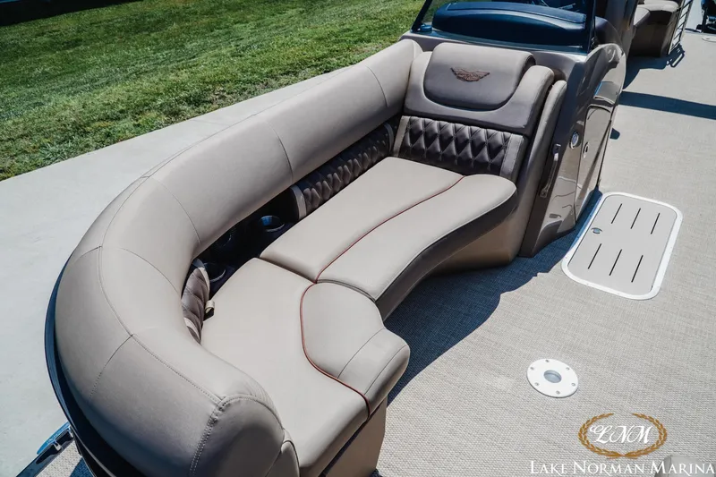 Slide: The Image of Luxurious seating on 2024 Bennington 24LXSFB pontoon boat at Lake Norman Marina. - 17