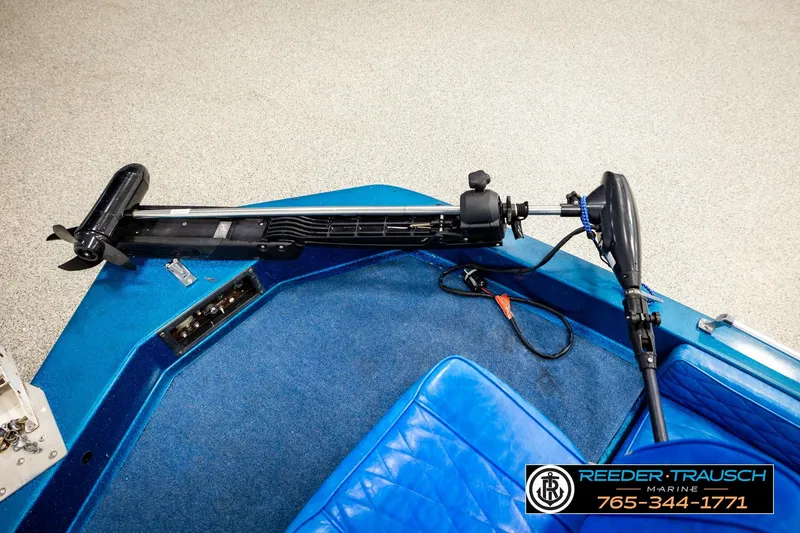 Slide: The Image of 1980 Ranger 175 VS boat interior with trolling motor and blue seating. - 34