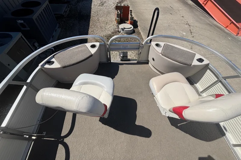 Slide: The Image of 2008 Sun Tracker Fishin' Barge 21 Signature Series with seating and fishing setup. - 10