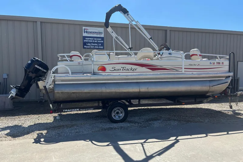 The Image of 2008 Sun Tracker Fishin' Barge 21 Signature Series pontoon boat on trailer. - 0