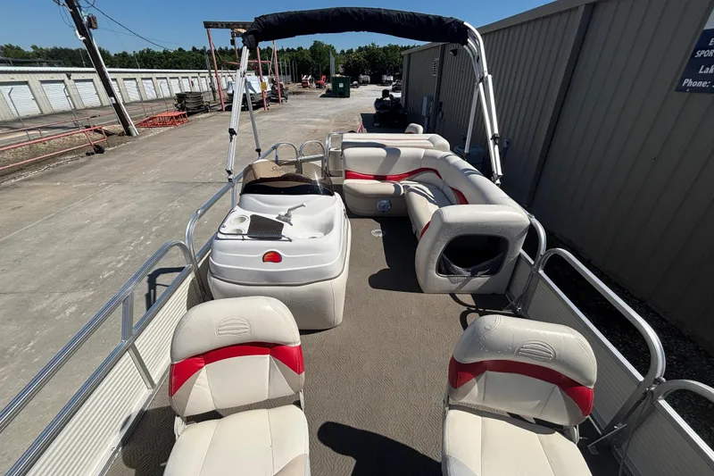 Slide: The Image of 2008 Sun Tracker Fishin' Barge 21 Signature Series pontoon boat with seating and canopy. - 6
