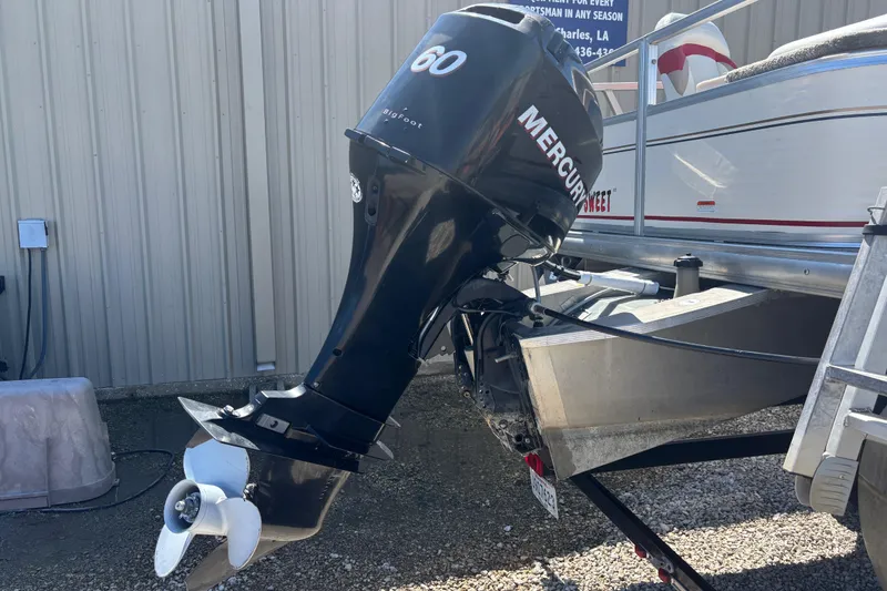 Slide: The Image of 2008 Sun Tracker Fishin' Barge 21 with Mercury 60 outboard motor. - 4