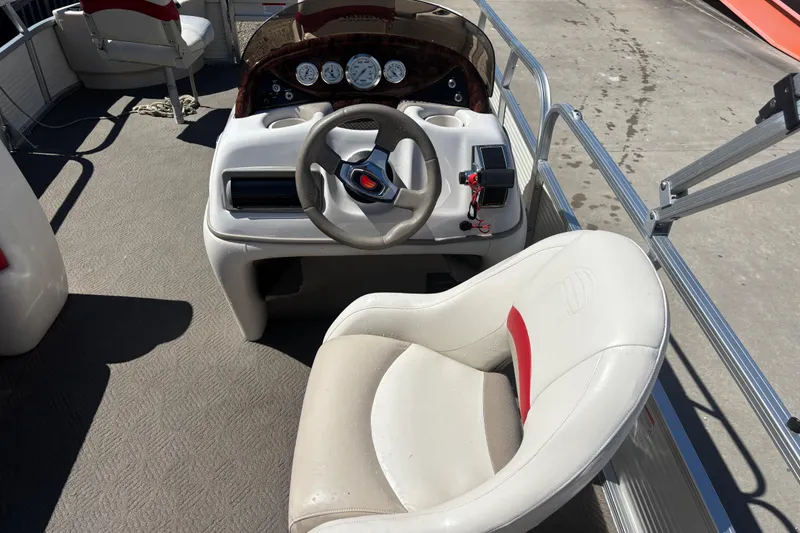 Slide: The Image of 2008 Sun Tracker Fishin' Barge 21 Signature Series boat interior with steering console and seating. - 9