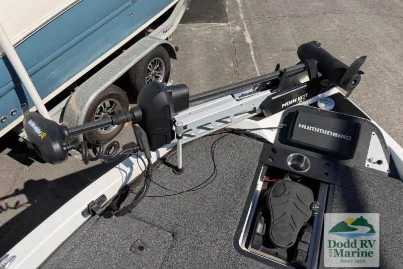 Slide: The Image of 2021 Caymas CX 18 SS boat with Minn Kota trolling motor and Humminbird fish finder. - 14