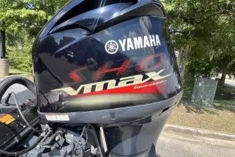 Slide: The Image of 2014 Skeeter ZX200 with Yamaha VMAX SHO outboard motor in sunlight. - 6