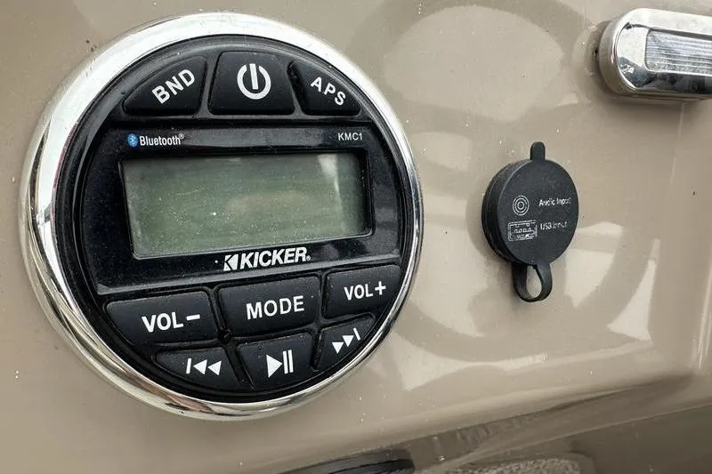 Slide: The Image of Control panel of a 2019 Bennington 20 SLM with Kicker audio system. - 13