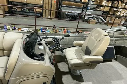Slide: The Image of 2022 Sun Tracker SportFish 22 XP3 boat interior with steering console and captain's chair. - 7