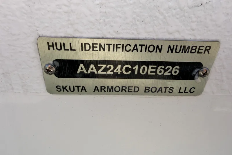 Slide: The Image of Hull identification plate for Skuta 24 Cat 2026, displaying serial number AAZ24C10E626. - 22