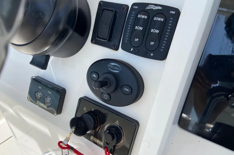 Slide: The Image of Control panel of a 2017 Stamas 317 Tarpon boat with Yamaha ignition keys. - 43