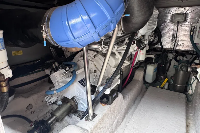 Slide: The Image of Engine room of a 2006 Sea Ray 44 Sedan Bridge yacht. - 45