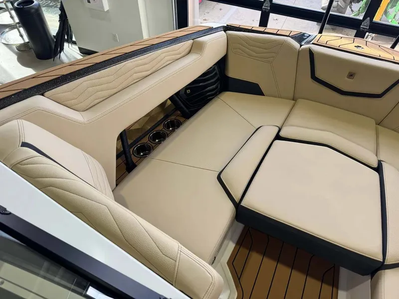 Slide: The Image of Nautique Super Air Nautique G23 2025 - 17
