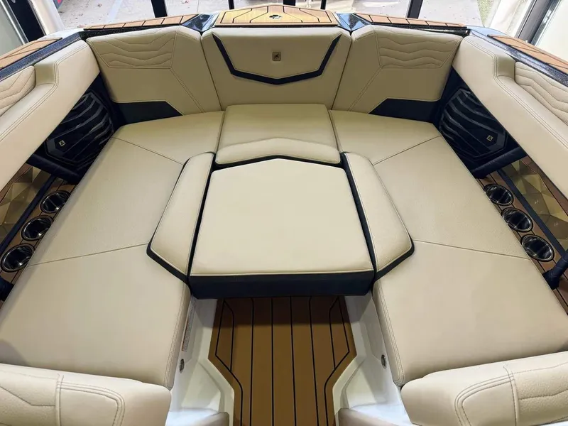 Slide: The Image of Nautique Super Air Nautique G23 2025 - 15