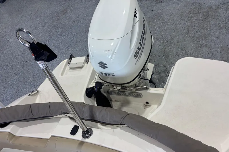 Slide: The Image of 2017 Stingray 182 SC boat with Suzuki 115 outboard motor, rear view. - 11