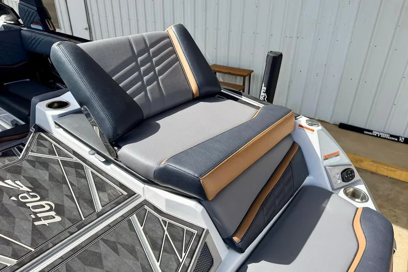 Slide: The Image of 2025 Tigé Ultré 25ZX boat seat with sleek design and premium upholstery. - 13