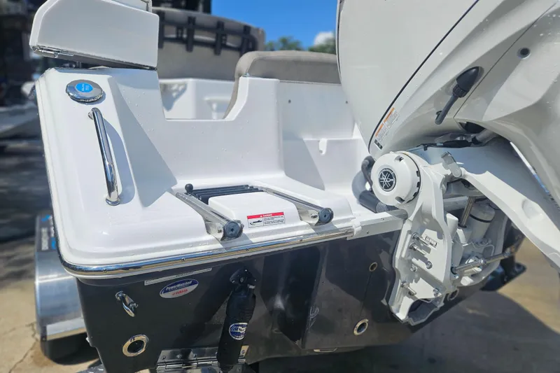 Slide: The Image of 2027 Sea Hunt Ultra 245 SE boat stern with Yamaha outboard motor and swim platform. - 8