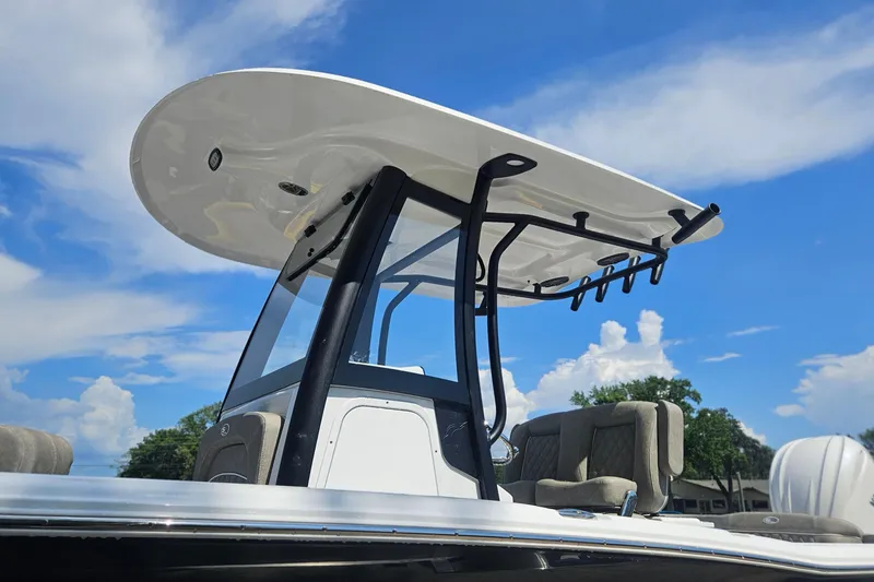 Slide: The Image of 2027 Sea Hunt Ultra 245 SE boat with T-top against blue sky. - 9