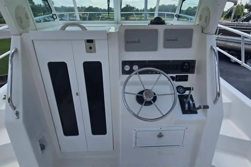 Slide: The Image of Helm of 2003 True World Marine 286 boat with Garmin navigation equipment. - 10
