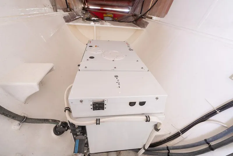 Slide: The Image of Catamaran Bloomfield 86 Motorsailor 2025 - 52