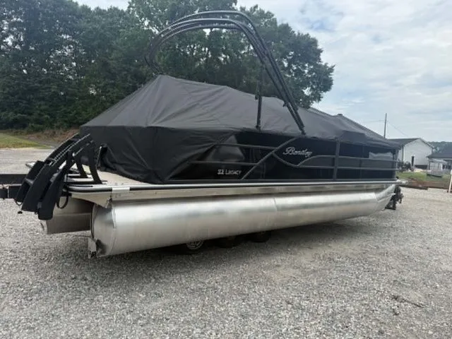 Slide: The Image of Bentley Pontoons Legacy 223 Swingback 2026 - 6