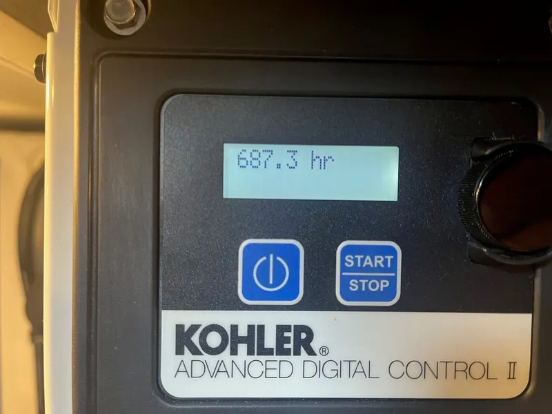 Slide: The Image of Kohler Advanced Digital Control II displays 687.3 operating hours. - 20