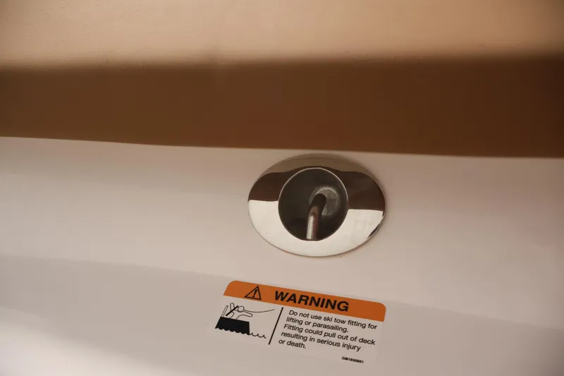 Slide: The Image of Warning label on 2026 Four Winns H4 boat's tow fitting. - 47