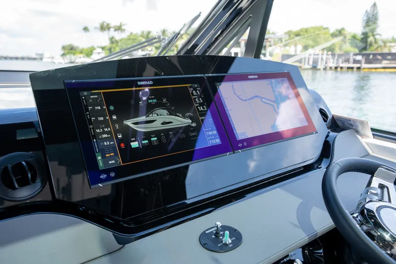 Slide: The Image of Sea Ray Sundancer 370 Outboard 2026 - 16