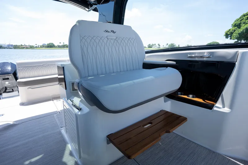 Slide: The Image of Sea Ray Sundancer 370 Outboard 2026 - 15