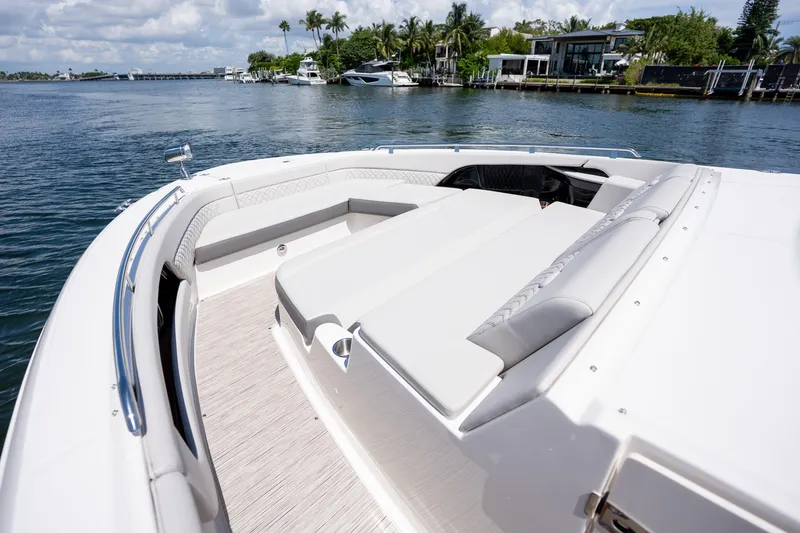 Slide: The Image of Sea Ray Sundancer 370 Outboard 2026 - 34