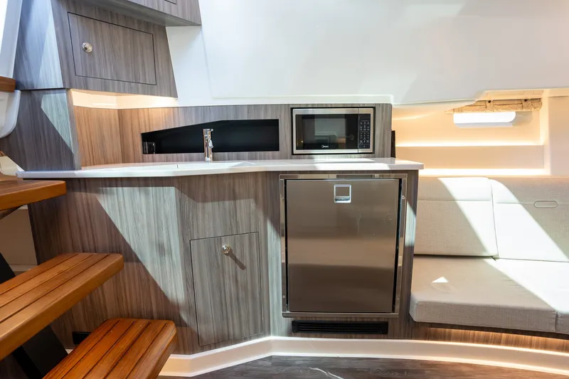 Slide: The Image of Sea Ray Sundancer 370 Outboard 2026 - 21