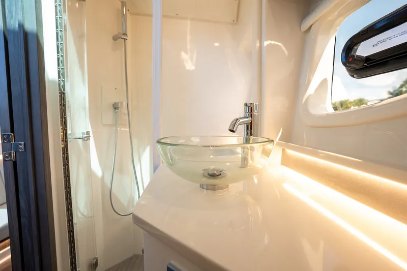 Slide: The Image of Sea Ray Sundancer 370 Outboard 2026 - 31