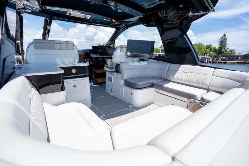 Slide: The Image of Sea Ray Sundancer 370 Outboard 2026 - 10