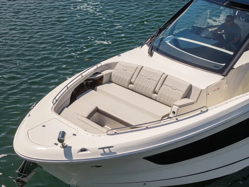 Slide: The Image of Sea Ray Sundancer 370 Outboard 2026 - 4