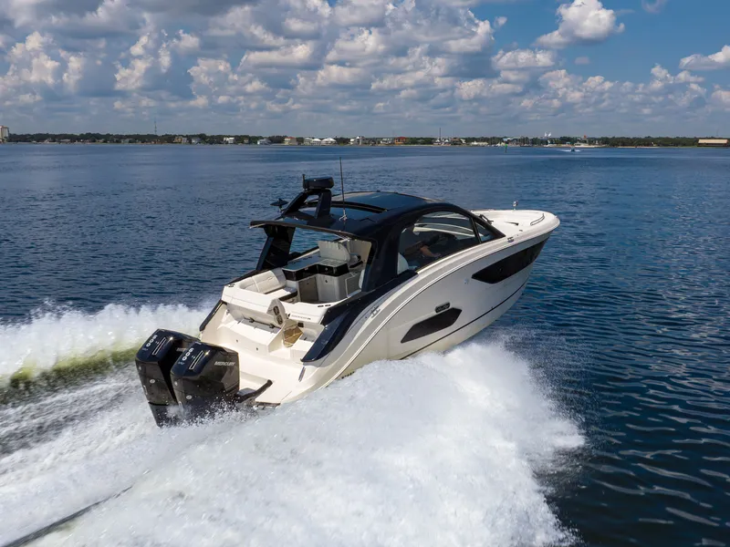 Slide: The Image of Sea Ray Sundancer 370 Outboard 2026 - 9
