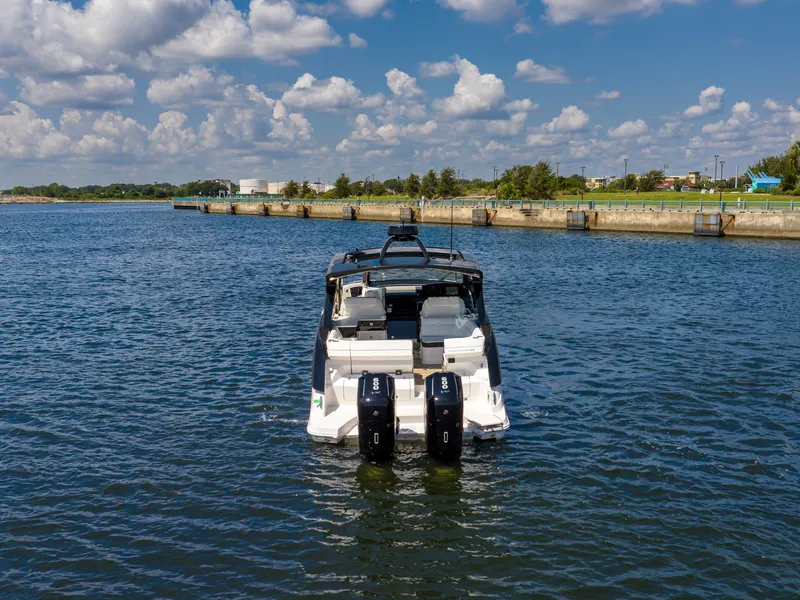 Slide: The Image of Sea Ray Sundancer 370 Outboard 2026 - 14