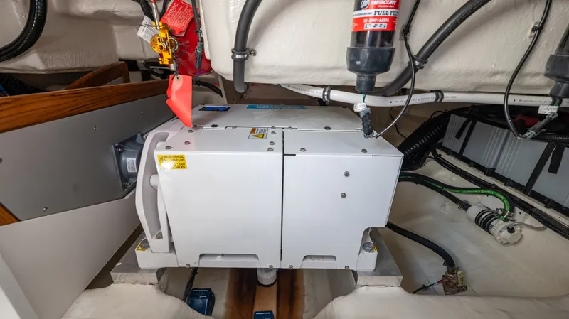 Slide: The Image of Sea Ray Sundancer 370 Outboard 2026 - 36