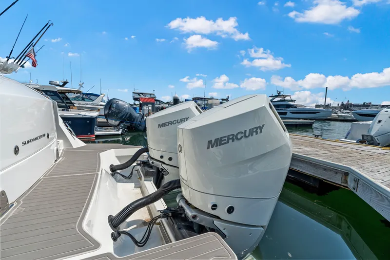 Slide: The Image of Sea Ray Sundancer 320 Outboard 2027 - 7