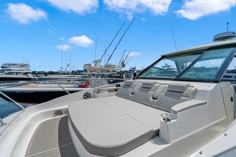 Slide: The Image of Sea Ray Sundancer 320 Outboard 2027 - 29