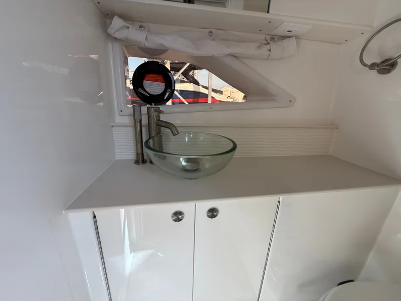 Slide: The Image of Sea Ray Sundancer 320 Outboard 2027 - 20