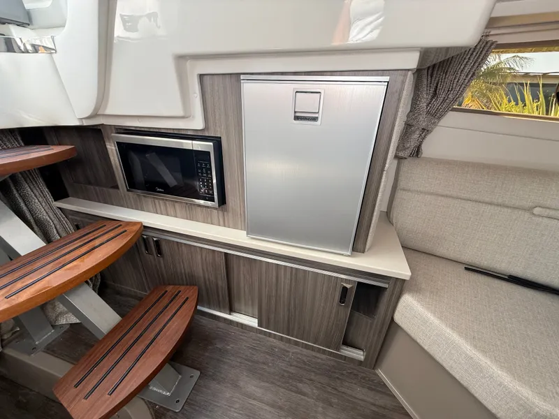 Slide: The Image of Sea Ray Sundancer 320 Outboard 2027 - 22
