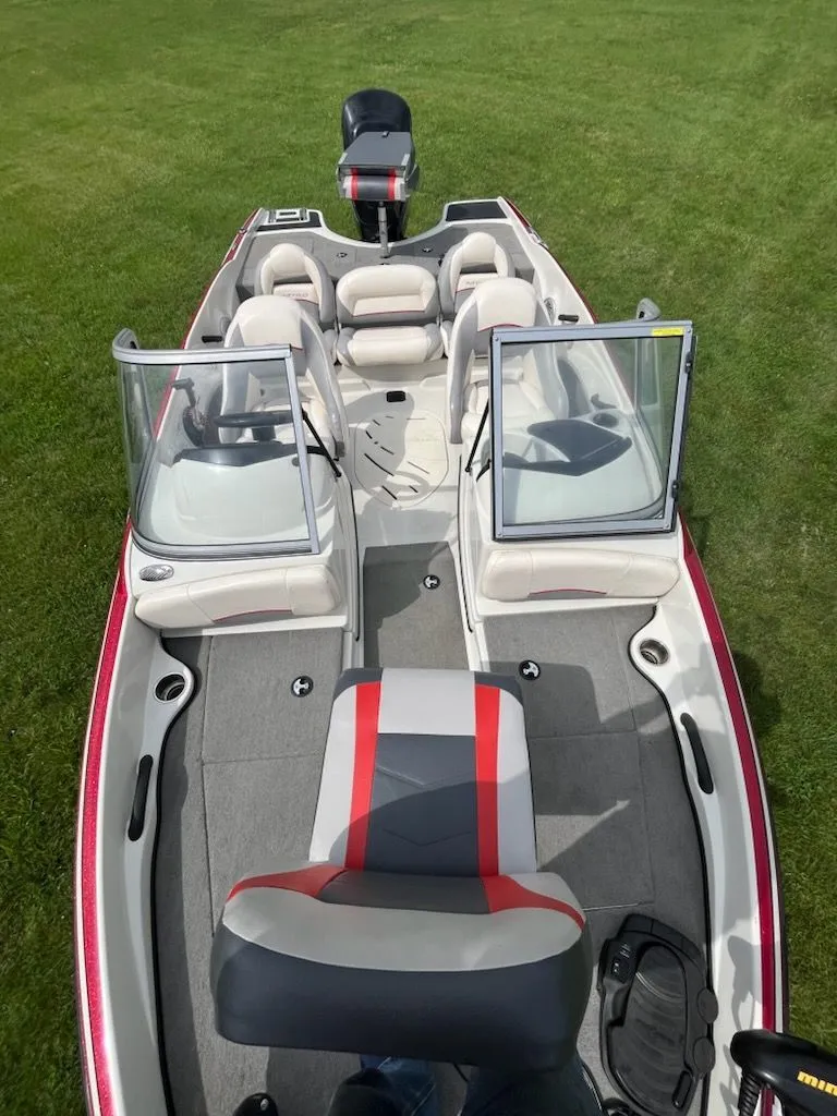 Slide: The Image of 2015 Nitro Z-7 Sport with gray and red seats on green grass. - 2