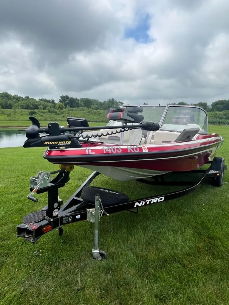 Slide: The Image of A red 2015 Nitro Z-7 Sport boat on a trailer, parked on grass. - 25