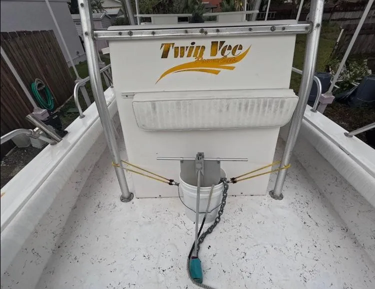 Slide: The Image of 2004 Twin Vee 26 Center Console boat interior with storage and equipment. - 28