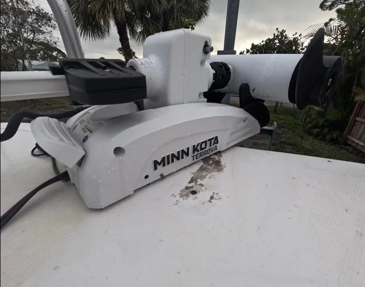 Slide: The Image of Minn Kota Terrova trolling motor on 2004 Twin Vee 26 Center Console boat. - 24