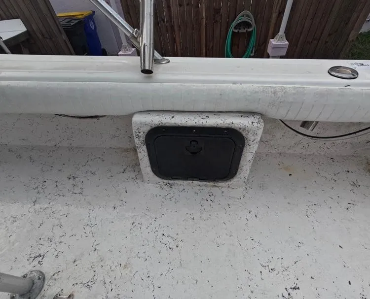 Slide: The Image of 2004 Twin Vee 26 Center Console boat deck with storage compartment. - 39