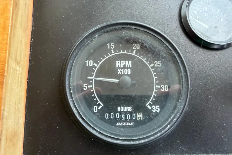 Slide: The Image of RPM gauge of 1998 Sabreline 36 Fast Trawler showing 900 hours. - 25