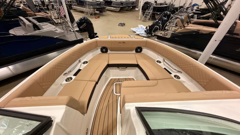 Slide: The Image of Sea Ray SDX 230 2026 - 50