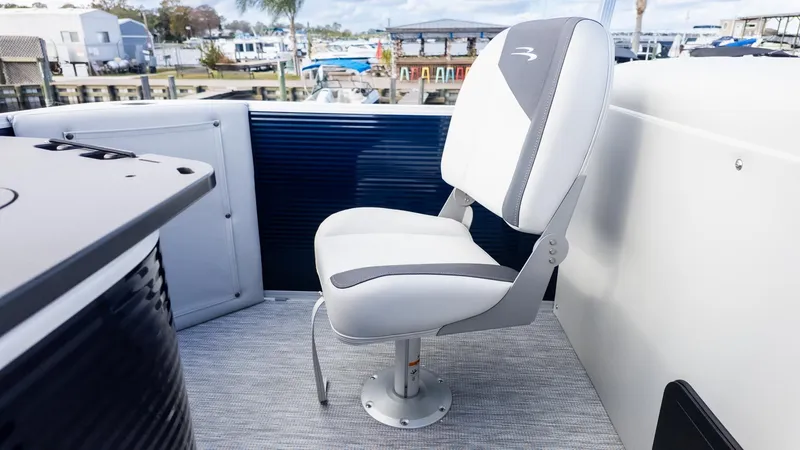 Slide: The Image of A white boat seat with gray accents on a Bennington 20 S Fishing boat. - 7
