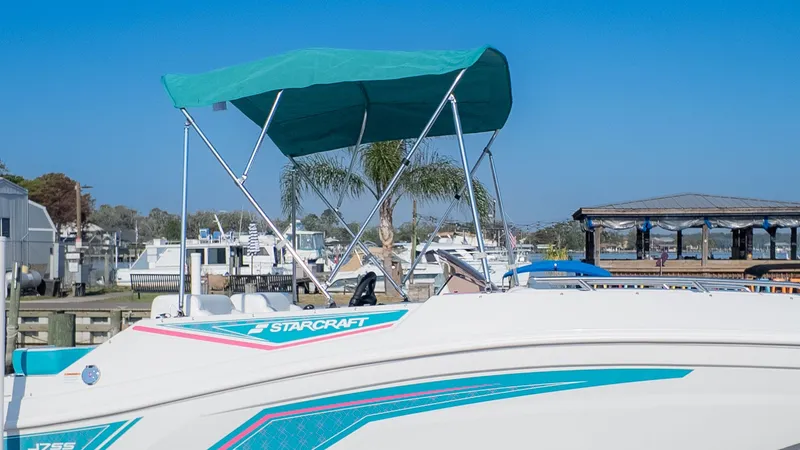 Slide: The Image of Starcraft J7 JET SUPER SPORT 2027 with green sunshade at the marina. - 15