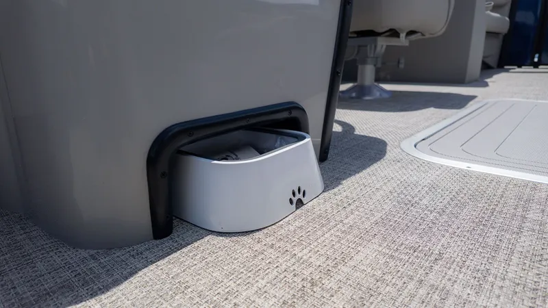 Slide: The Image of Pet bowl on the boat - 21